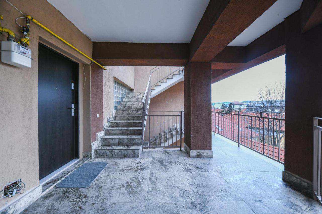 Charming 2 Bedroom Apartment Cluj-Napoca Buitenkant foto